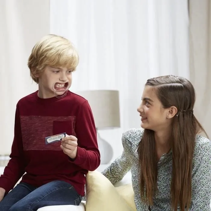 Mache-Mots Enfants contre parents, Jeu de societe ambiance pour la famille, Version francaise, Hasbro Gaming-2
