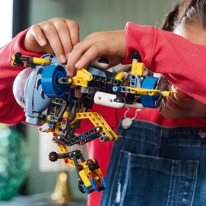 LEGO Technic 42201 Le sous marin de recherche en haute mer - Jeu de construction dès 9 ans-3