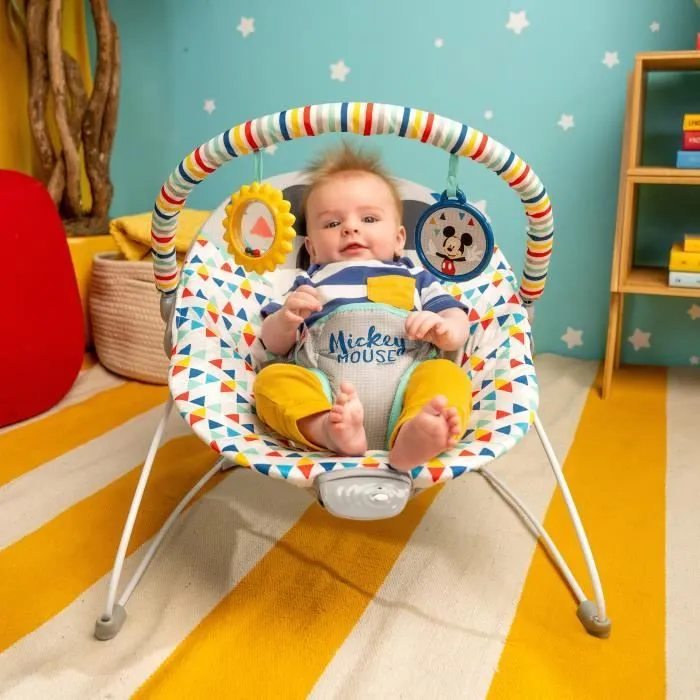DISNEY BABY Transat Mickey Triangles Multicolores, Vibrations, 2 Jouets, Harnais 3 point d'attache, Lavable en machine-1
