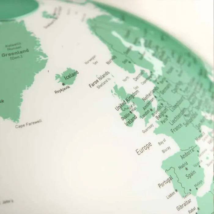 Globe terrestre lumineux design blanc vert électrique sur socle couleur verte-2