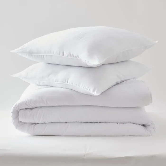 Pack Couette Blanrêve 240 x 220 cm + 2 Oreillers 60 x 60 Gamme Microfibre "Douceur" traité Anti Acarien Soft & care-0