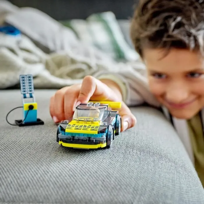 LEGO® City 60383 La Voiture de Sport Électrique, Jouet Enfants 5 Ans, Set de Voiture de Course-5