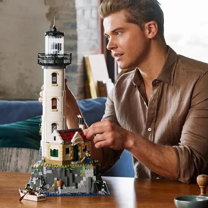 LEGO 21335 Ideas Le Phare Motorisé, Maquette à Construire, Idée Cadeau, Décoration Maison, avec Minifigurines Marin, Activité-5