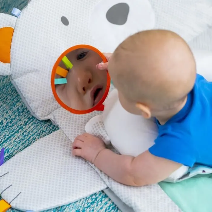BRIGHT STARTS Tapis d'éveil Ours Polaire, Coussin de support pour position sur le ventre, 4 jouets détachables-6