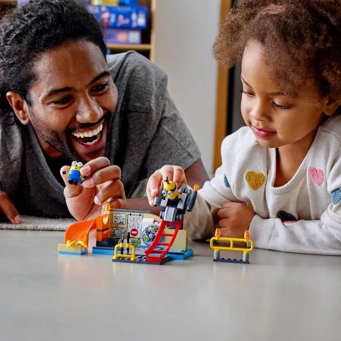 LEGO® 75546 Minions dans le laboratoire de Gru avec les figurines d'Otto et Kevin pour Filles et Garçons de 4 ans et plus-4
