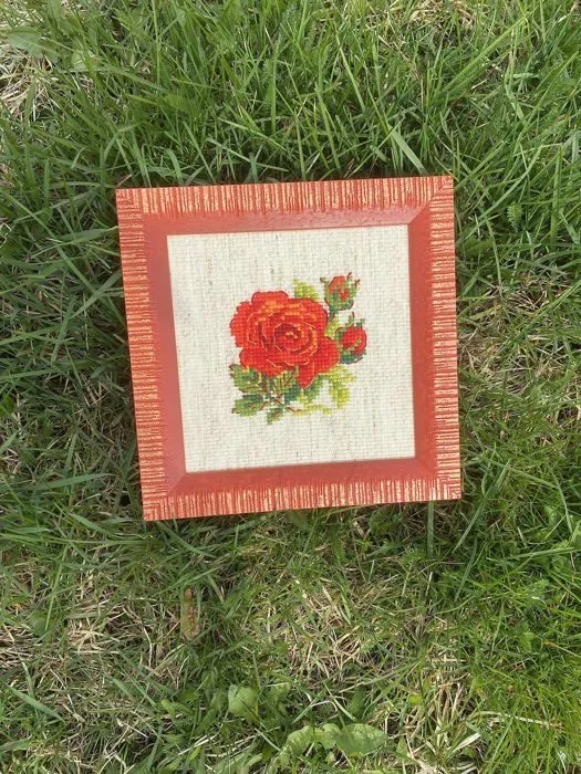 Jeu de mode - couture - stylisme Riolis - 1843 - Kit point de croix - Rose rouge-3