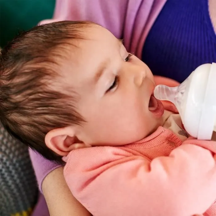 Philips Avent Lot de 2 tétines pour biberons Natural débit nouveau-né pour les bébés de 0 mois et + (Modèle SCF040/27)-1