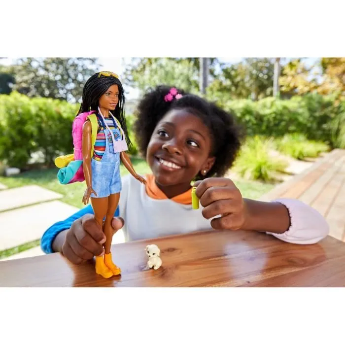 Barbie - Barbie Brooklyn Camping avec mini-figurine chiot, sac à dos, sac de couchage et accessoires - Poupée HDF74-3