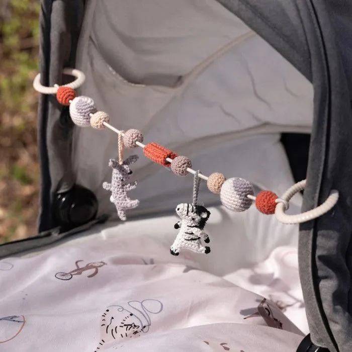 Chaîne d'activités sensorielle Teeny Toes - Pour poussette et landau - Sebra-1