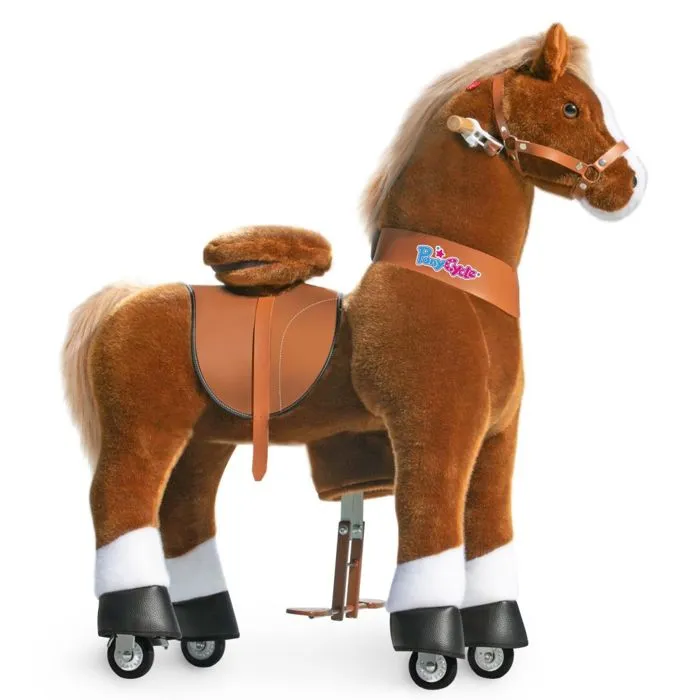 Poney marron avec sabots blanc-0