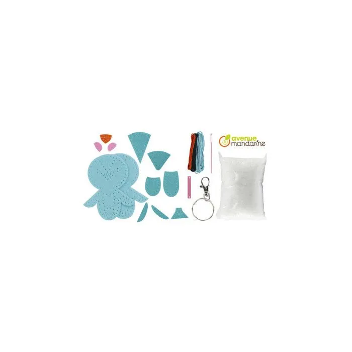 Avenue Mandarine - Une boite Mini Couzin comprenant une figurine en feutrine 7x3x13 cm, fil, aiguille et accessoires,-3