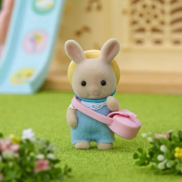 SYLVANIAN FAMILIES - Bébé lapin crème avec chapeau et sac - Mini-univers-1