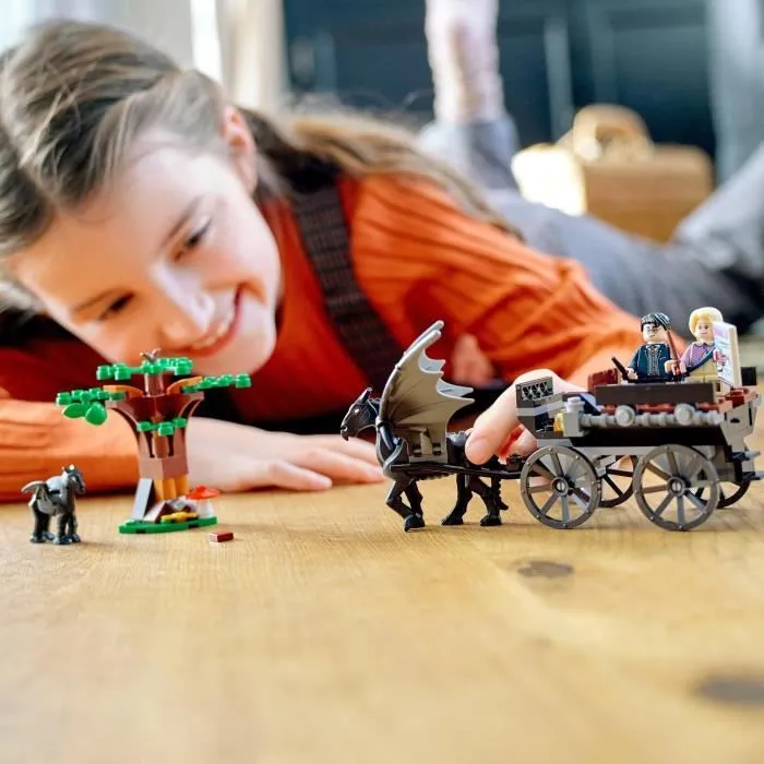 LEGO® 76400 Harry Potter La Diligence et les Sombrals de Poudlard, Jouet et Minifigurine de Chevaux et de Calèche dès 7 ans-4