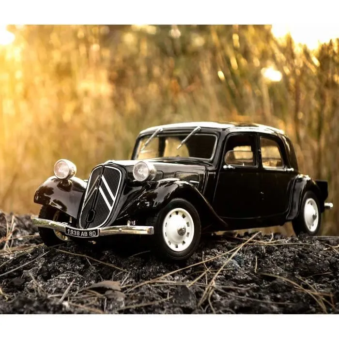 Voiture miniature de collection SOLIDO - Citroën Traction 11 Cv Blach 1937 - Blanc - 1/18 ème en métal-3