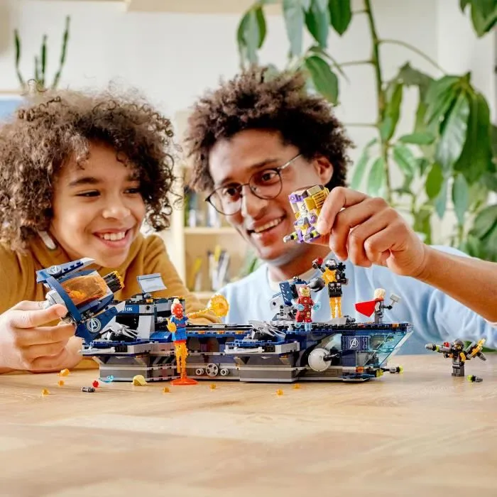 LEGO® Marvel Super Heroes 76153 L'héliporteur des Avengers, Mini-Figurines Iron Man, Thor et Captain Marvel Jouet Enfant 9 ans et +-3