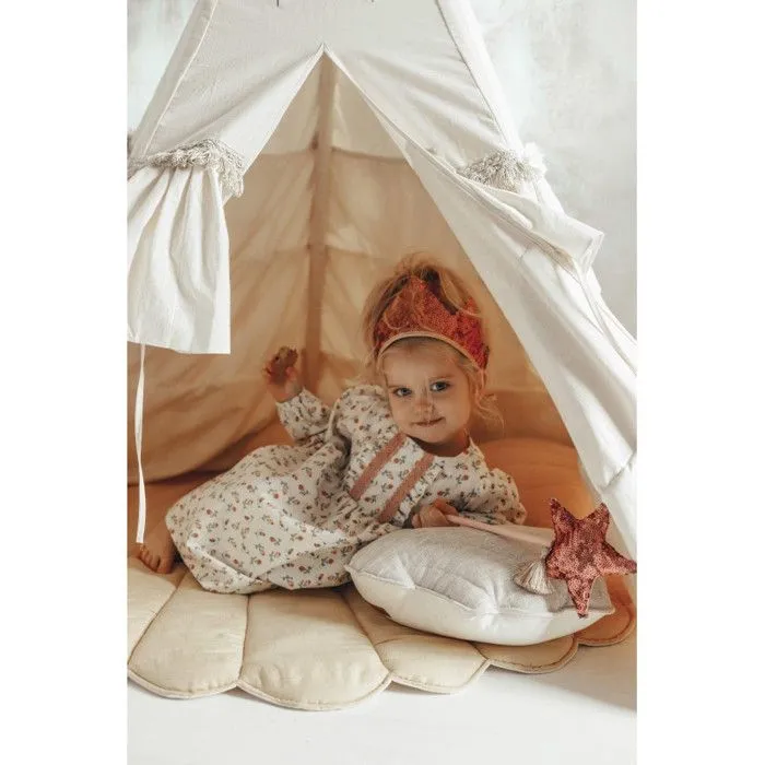 Tente tipi enfant Moi Mili Folk Honey - beige/ jaune - froufrous et tapis de coquillages ou tapis de feuilles-2